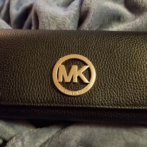 Michael Kors Fulton carryall wallet